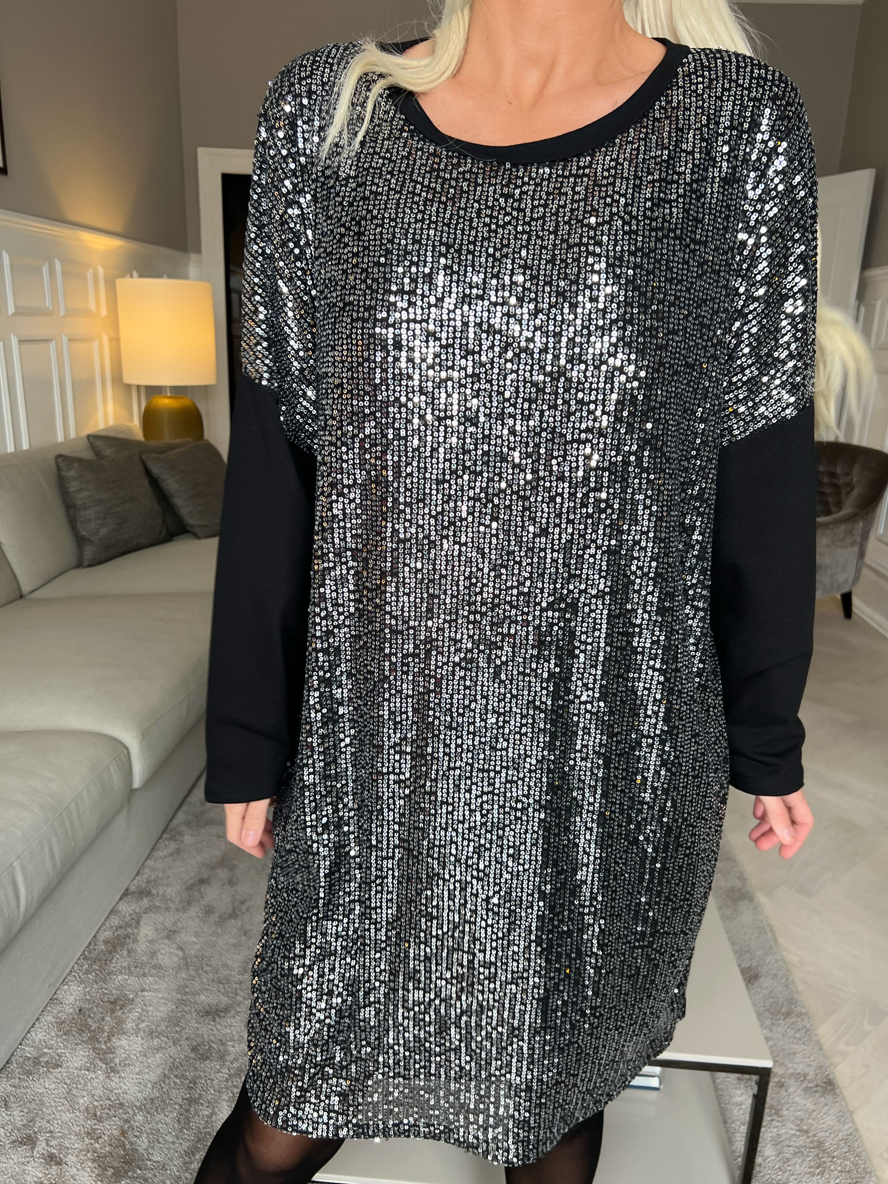 Eria - Kjole med pailletter foran